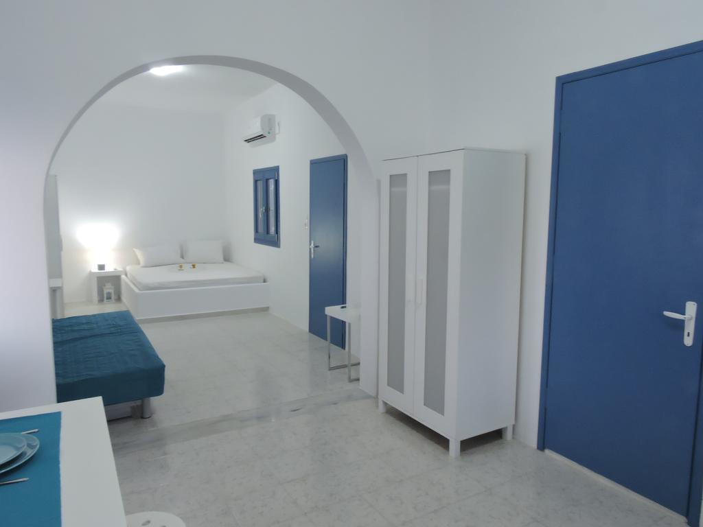 Jorgos Studios Pollonia